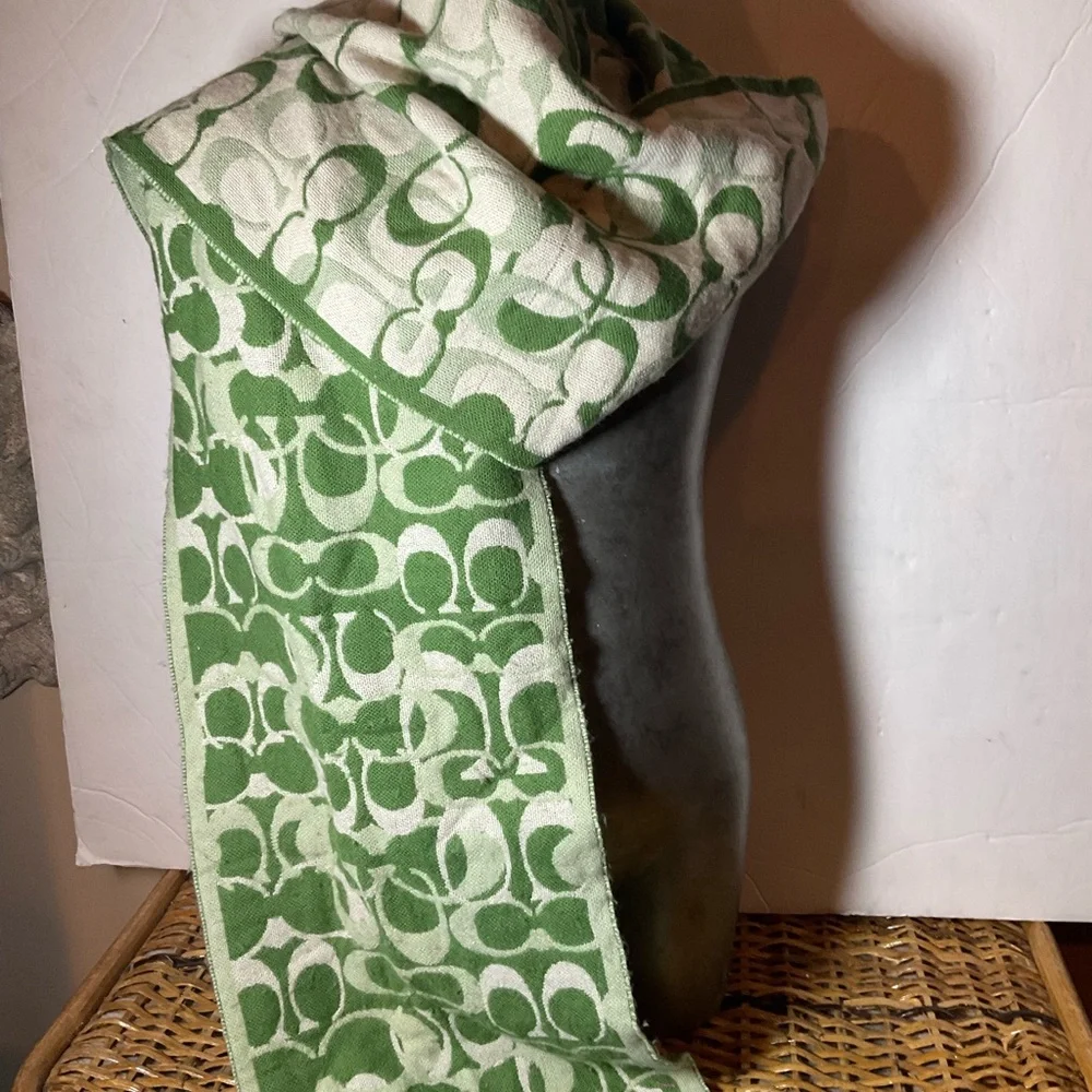 “COACH” Reversible Green and White Logo Fringed Scarf. - Picture 3 of 15